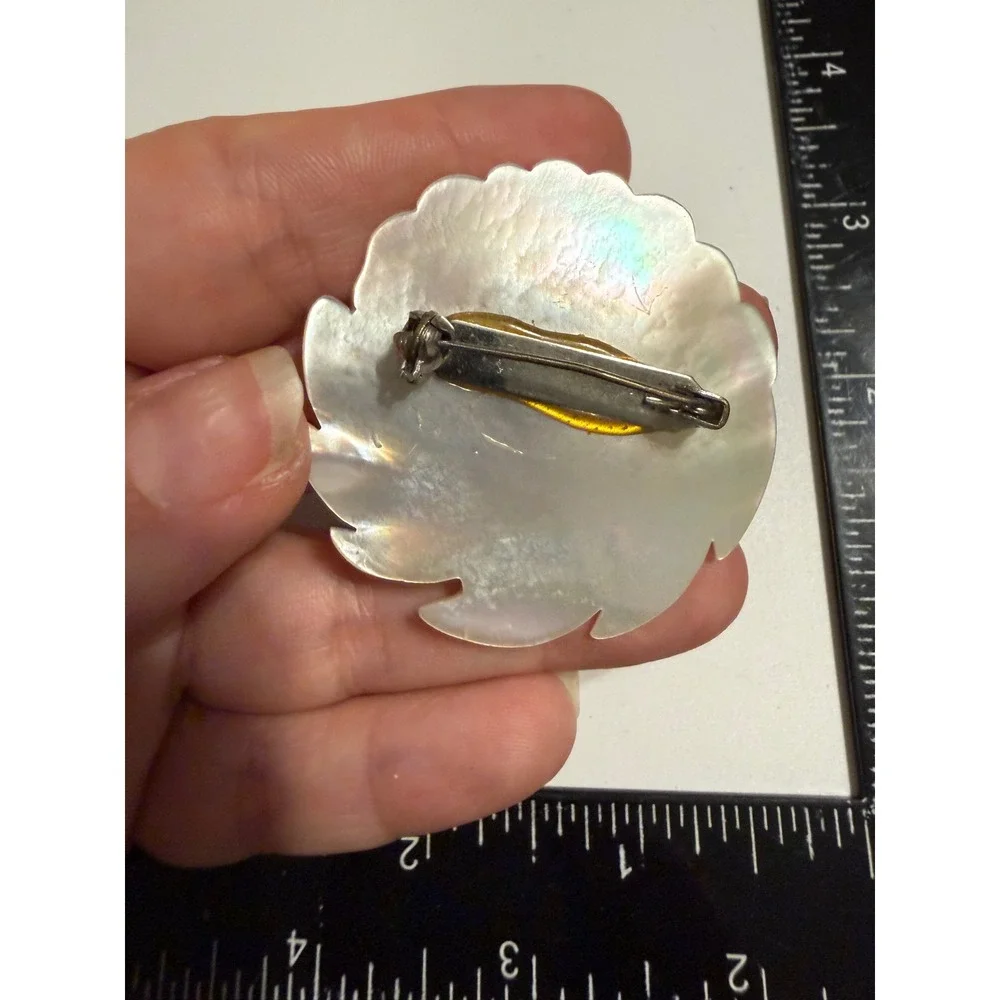 Vintage Hand Carved Mother of Pearl Shell Flower Brooch Pin Iridescent Floral 2